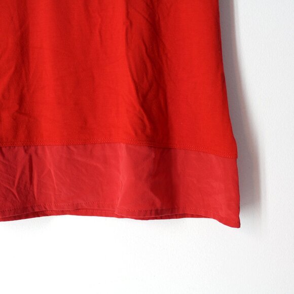 ST. JOHN women's red V-neck t-shirt top sz M soft stretch knit silk trim & hem - Picture 2 of 7